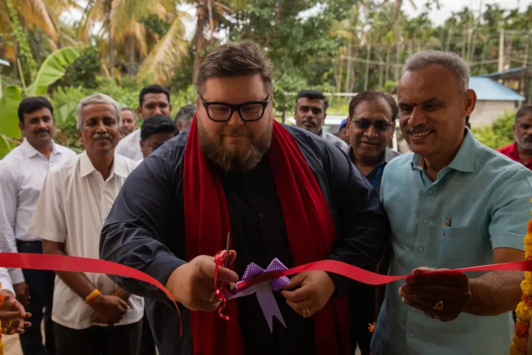 Opening of health care centre and library thanks to Incap’s contribution in India