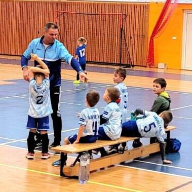 Incap Slovakia sponsoroi lasten jalkapallojoukkueen asuja