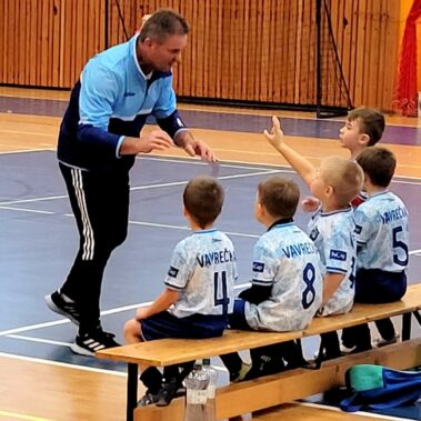 Incap Slovakia sponsoroi lasten jalkapallojoukkueen asuja