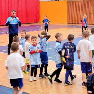 Incap Slovakia sponsoroi lasten jalkapallojoukkueen asuja